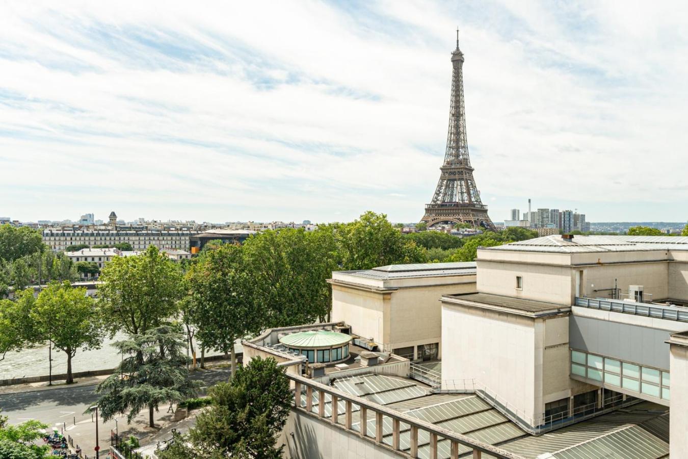 Martin - 1 A Trocadero * Paris
